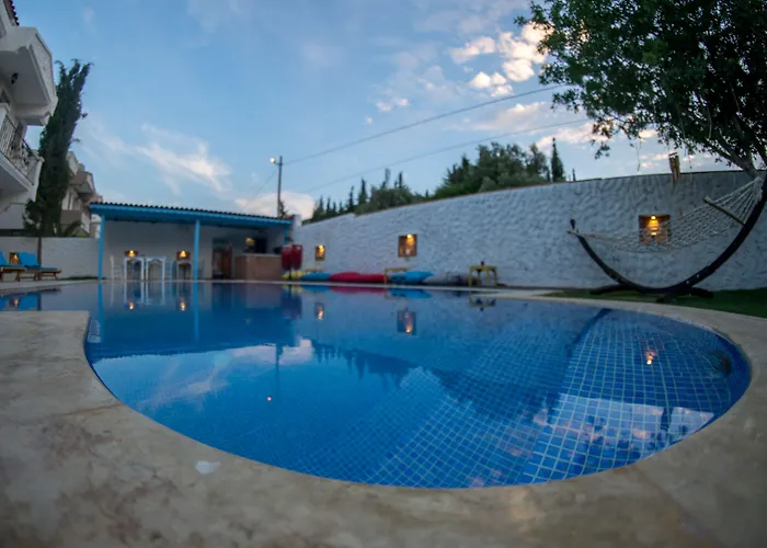 Bugra (adults Only) Frühstückspension Alaçatı
